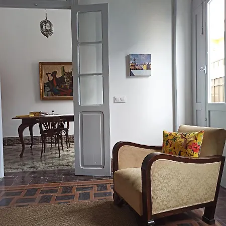 Beautiful 4-bed House With Large Roof Terrace *