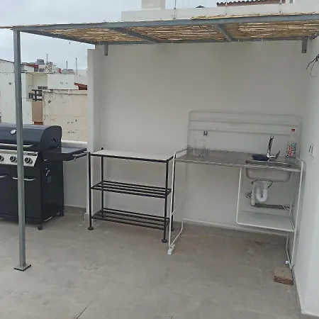 Beautiful 4-bed House With Large Roof Terrace *